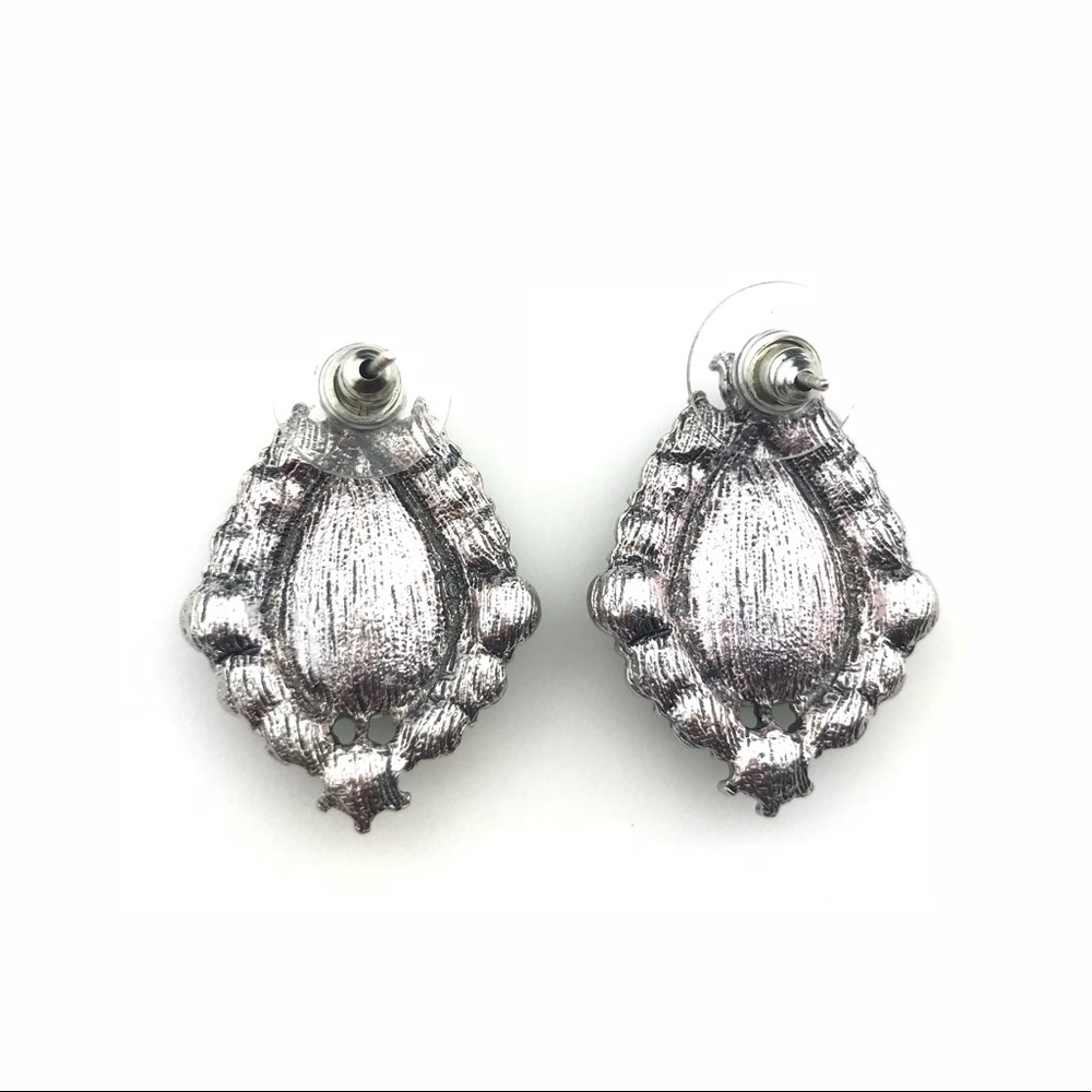 “Elizabeth” Seafoam Green Rock Stud Earrings - Picture 3 of 3